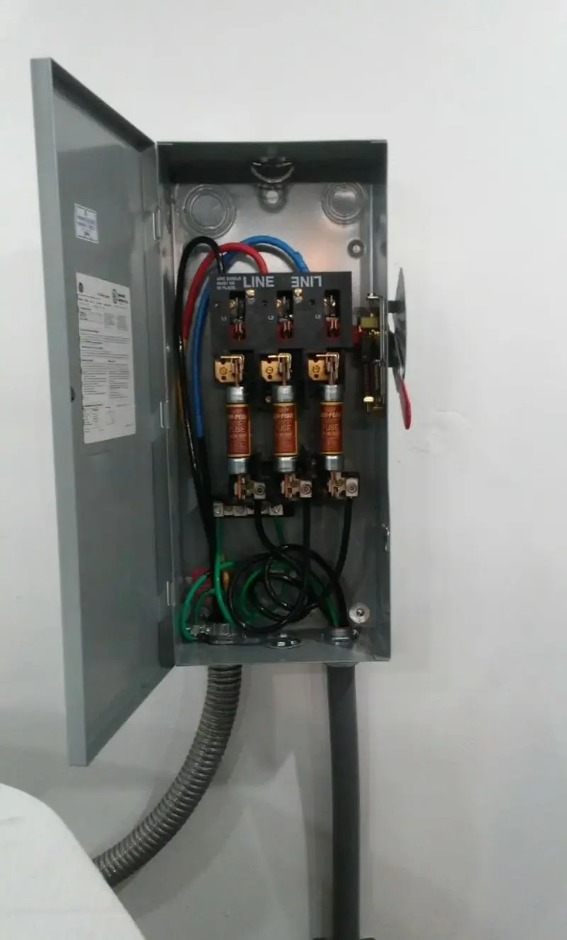 Three-phase disconnect switch installed for Electrical Wiring & Rewiring in Jourdanton
